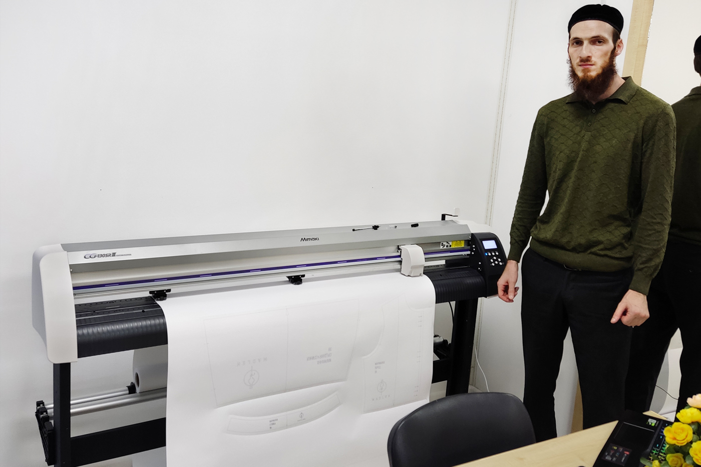 Блог Смарт-Т: Режущий плоттер Mimaki на производстве модного дизайнера из  Грозного