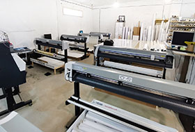 Семь каттеров Mimaki на производстве предметов интерьерного декора