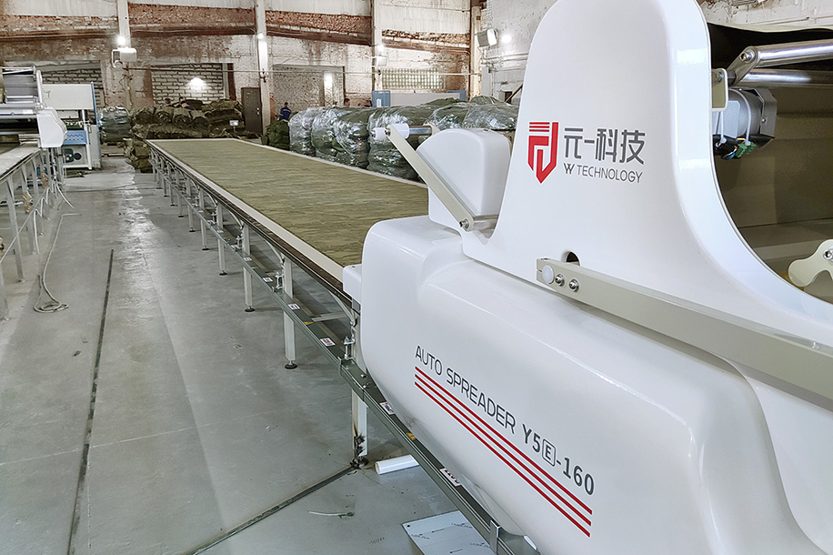 Машина GuangDong YYC Y5E на производстве маскировочных сетей в Касимове