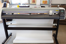 Каттер Mimaki CG-130SRIII на производстве детской мебели